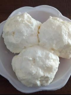 હોમ મેડ માખણ (Homemade Makhan Recipe In Gujarati) રેસીપી મુખ્ય ફોટો