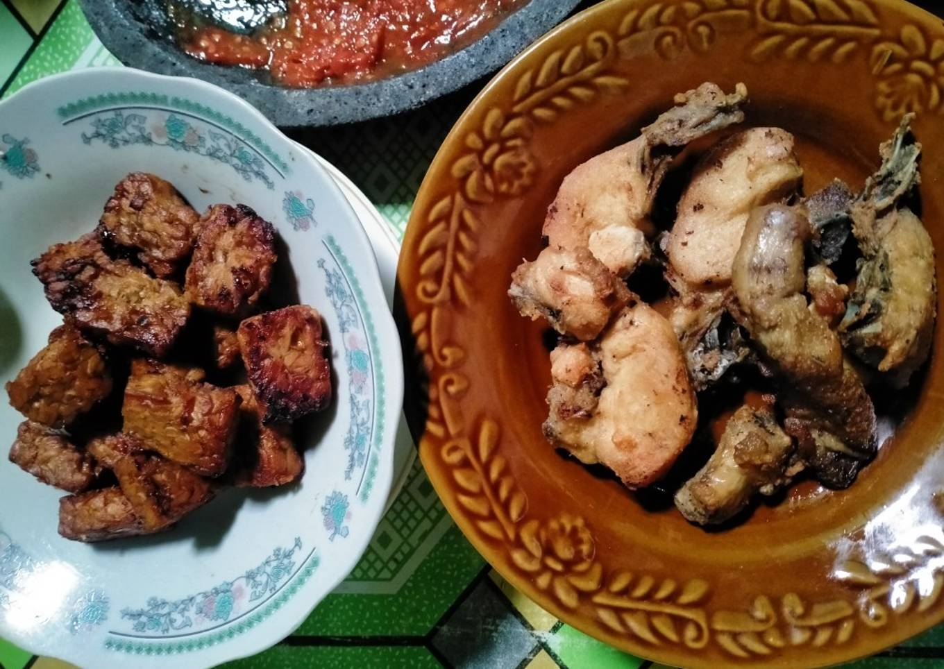 429. Ayam Goreng & Tempe Ungkep SambeL Tomat