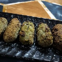 A picture of Aloo palak paneer cutlets.