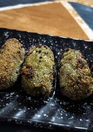 A picture of Aloo palak paneer cutlets.
