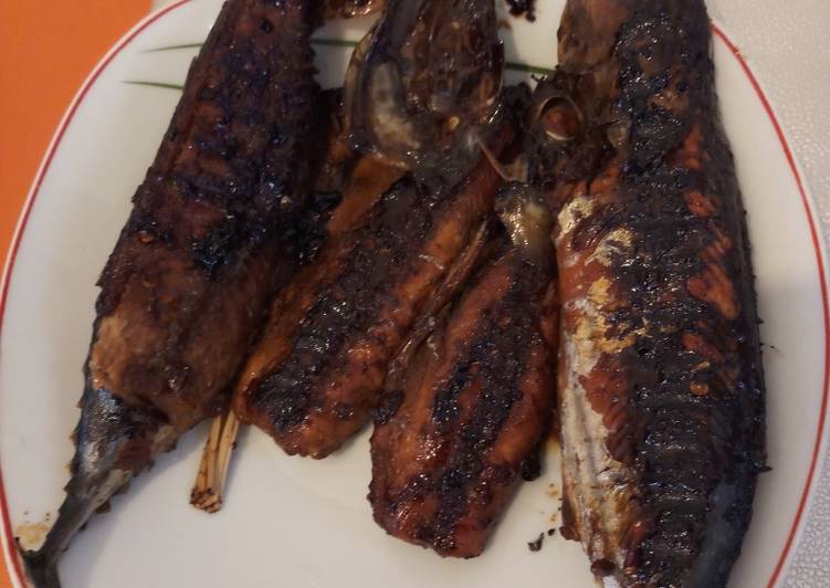 Langkah Mudah untuk Menyiapkan Ikan bakar kecap teflon mudah rasa tukang seafood jalanan malam yang Lezat