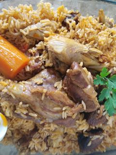 Una foto de Arroz con carne de ternera y pollo
