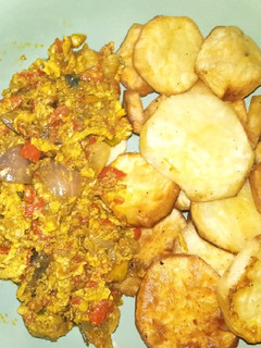 A picture of Fried sweet potato with egg sauce.