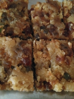 टूटी फ्रूटी व्हीट केक (tutti frutti wheat cake recipe in Hindi) रेसिपी मुख्य फोटो