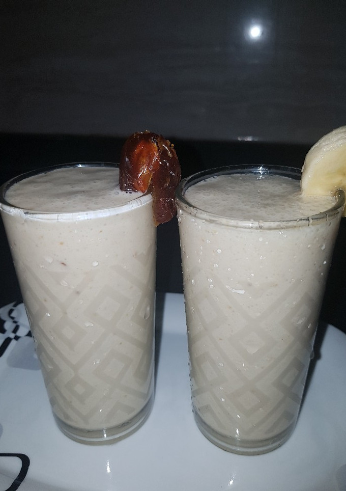 A picture of Dates banana milkshake.