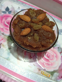 आटे का हलवा(aate ka halwa recipe in hindi) रेसिपी मुख्य फोटो