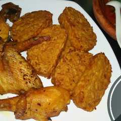 A picture of Ayam tempe goreng.