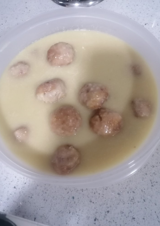 Una foto de Albóndigas con salsa de almendras