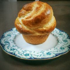 A picture of Sweet rose shaped breakfast bun.