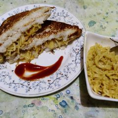 A picture of Maggi Sandwich (Snacks).