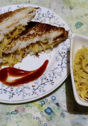 A picture of Maggi Sandwich (Snacks).