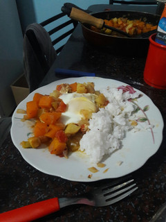 Una foto de Revuelto de verduras con huevo