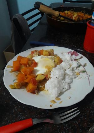 Una foto de Revuelto de verduras con huevo