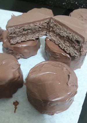 Una foto de Alfajores de chocolate bien artesanales. EXQUISITOS!!!!