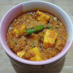 A picture of Kathiyawadi paneer masala.