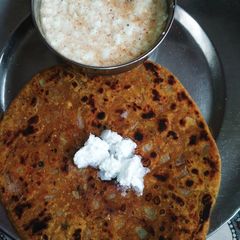 A picture of Dal paratha.
