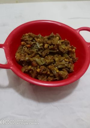 A picture of Dolichos beans.
