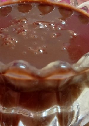होममेड चॉकलेट सिरप (Homemade chocolate syrup recipe in Hindi) रेसिपी मुख्य फोटो