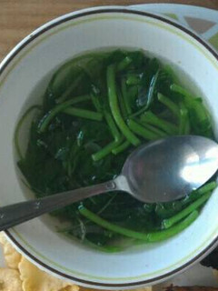 A picture of Spinach clear soup.