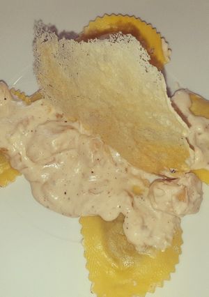 Una foto de Pasta de setas con salsa de solomillo de pollo y grana Padano