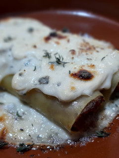 Una foto de Canelones de carne rustida con bechamel de cabrales