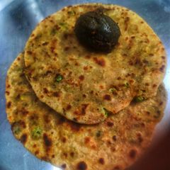 A picture of Matar parantha.