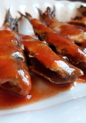صورة لوصفة سردين صنع منزلي بصوص الطماطم
