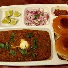 A picture of Mumbai style Pav Bhaji.