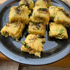 A picture of Fluffy dhokla without eno.