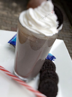 A picture of Oreo Shake.