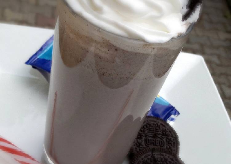 How to Make Quick Oreo Shake