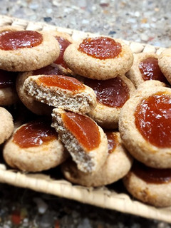 Una foto de Pepas integrales de membrillo (con masa de porotos blancos 🤫)