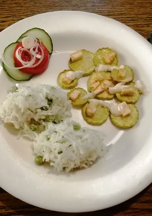 Kecskesajtos kolbásztök karikák rizi-bizivel recept fotója