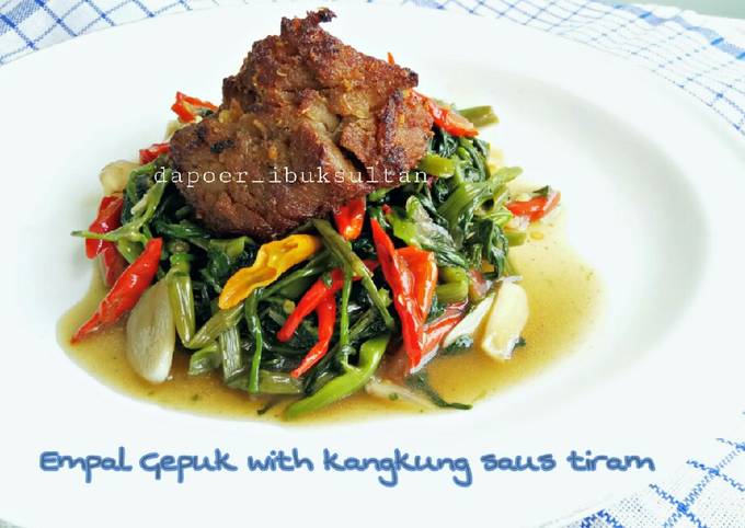 Langkah Mudah untuk Menyiapkan Empal gepuk with kangkung saus tiram, Sempurna