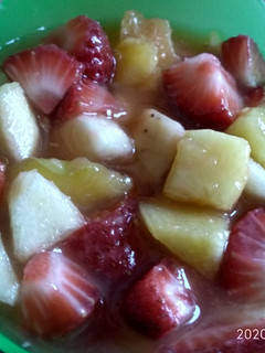 Una foto de Ensalada de frutas con miel y jengibre