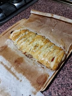 Una foto de Hojaldre de Jamón Serrano