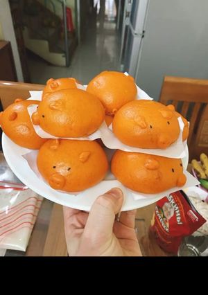 Hình của món Bánh bao gấc hình heo con.