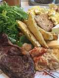 Brunch de Bife con huevo y quesos