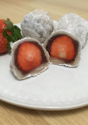 A picture of Strawberry Daifuku.