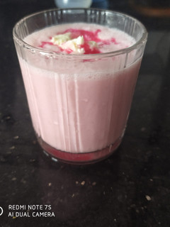 ગુલકંદ લસ્સી (Gulkand lassi in gujarati) રેસીપી મુખ્ય ફોટો