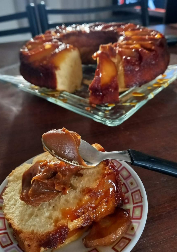 Una foto de Torta invertida de manzanas 🍎