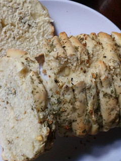 Una foto de Pan 🍞 saborizados con ajo y perejil