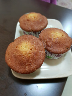 A picture of Pineapple sponge cupcake.