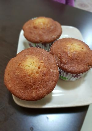 A picture of Pineapple sponge cupcake.