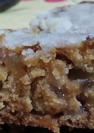 Una foto de Bizcochuelo vegano de pera, manzana y ciruelas