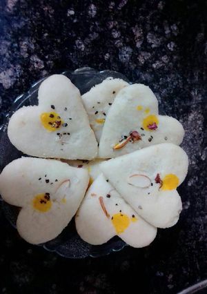 A picture of Mishri ki roti (maida cookies).