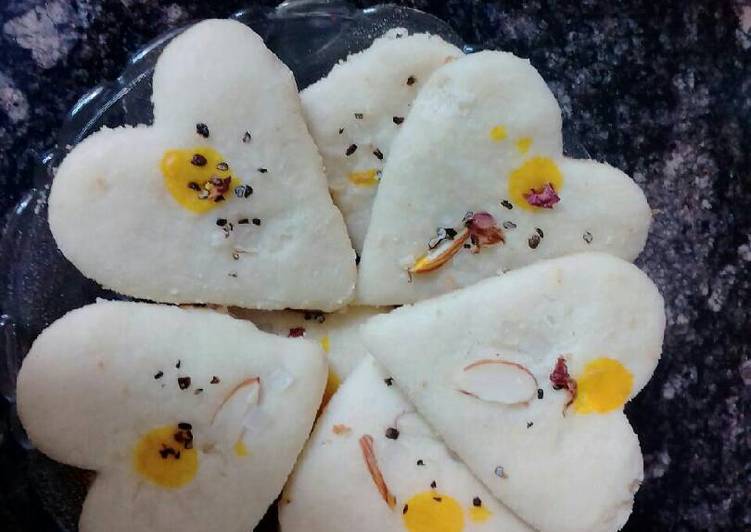 Recipe: Delicious Mishri ki roti (maida cookies)