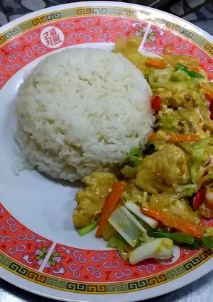 รูปของ ไก่ผัดผงกะหรี่ราดหน้าข้าว