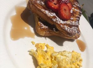 Una foto de French toast