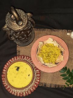 કઢી ખીચડી (Kadhi Khichdi Recipe In Gujarati) રેસીપી મુખ્ય ફોટો